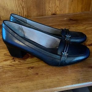 Life Stride dress shoe